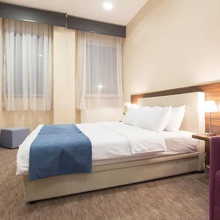 Hotel Admiral Arena Garni 4*